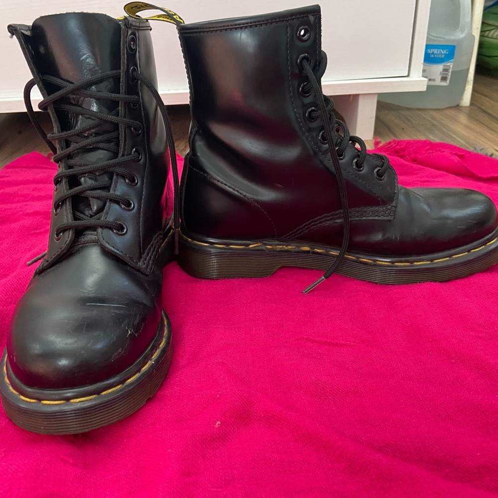 Size 8 Women’s Dr. Martens